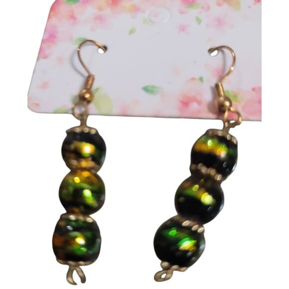 Beautiful gold toned dangle beaded earrings - Picture 1 of 3